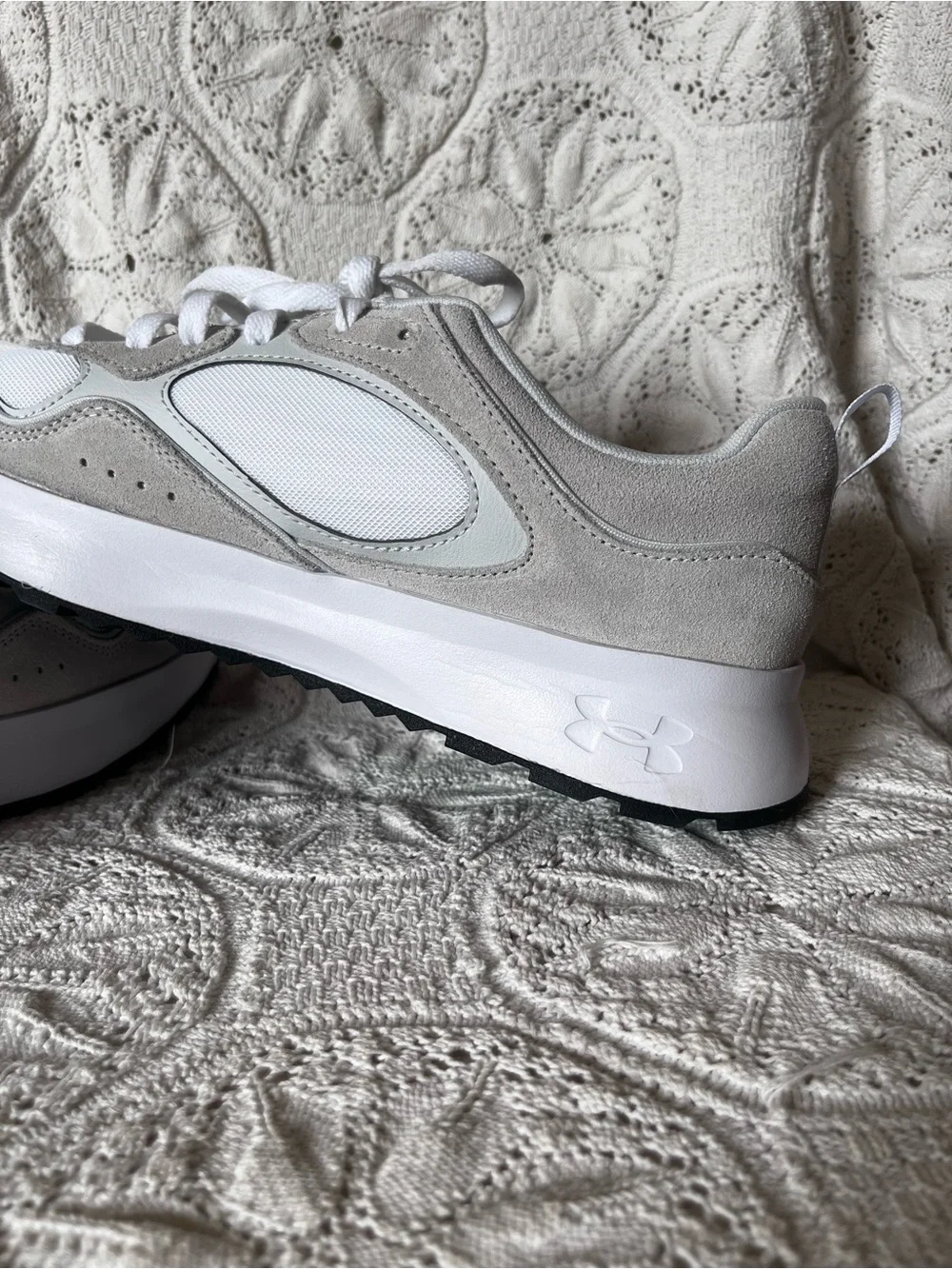 Under Armour sneakers tennis shoes women’s white gray halo suede mirage 12